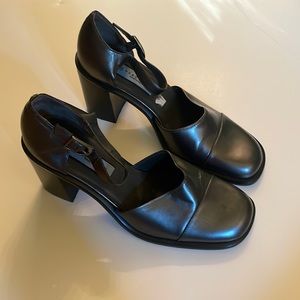 Vintage Kenneth Cole dark silver platform heels